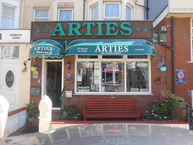 Arties Hotel Blackpool Buitenkant foto